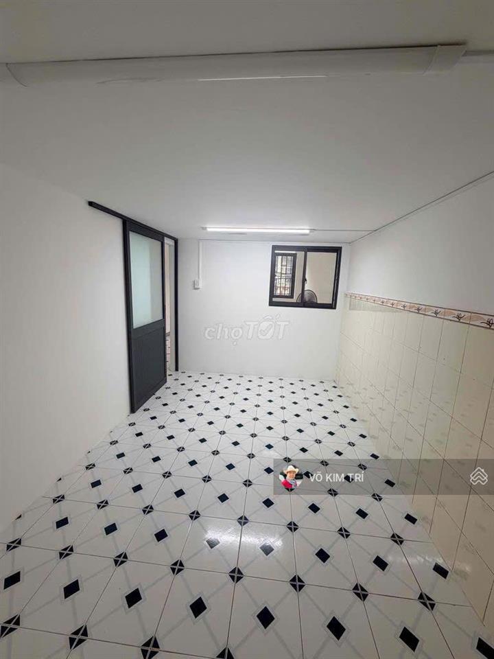 Quận 5 cc 177 phùng hưng lầu 2 shr dtsd 60m 2pn có ban công giá 2,55 tỷ