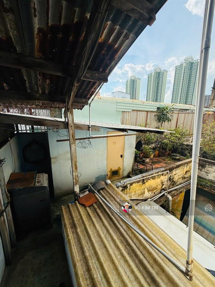Quận 5  cc 813 nguyễn trãi lô góc dtsd 200m 3pn 2wc giá 3,95tỷ