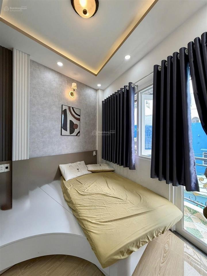 Giá 3,5 tỷ nhà 3 tầng shr 3pn 2wc mặt tiền kd ô tô đỗ ngày đêm