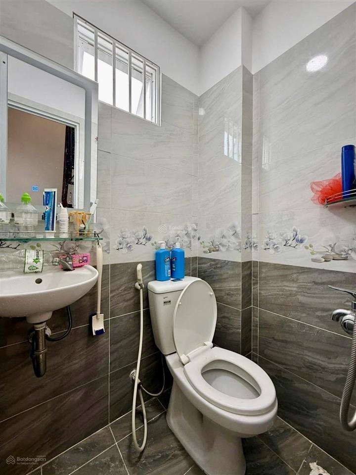 Giá 3,5 tỷ nhà 3 tầng shr 3pn 2wc mặt tiền kd ô tô đỗ ngày đêm