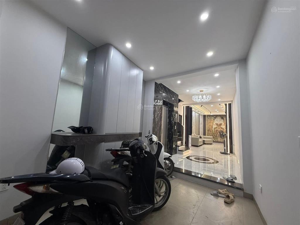 Bán nhà phố lò đúc 15m ra ô tô 6 tầng thang máy full nội thất cao cấp