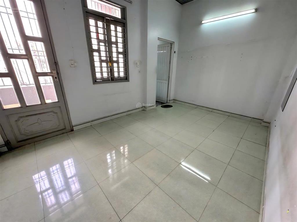 Bán nhà sát kinh dương vươn.g  vòng xoay  đường xe tải ( 4x22m )