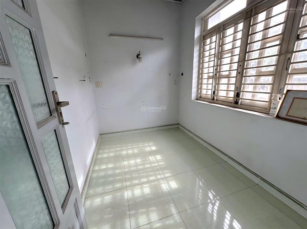 Bán nhà sát kinh dương vươn.g  vòng xoay  đường xe tải ( 4x22m )