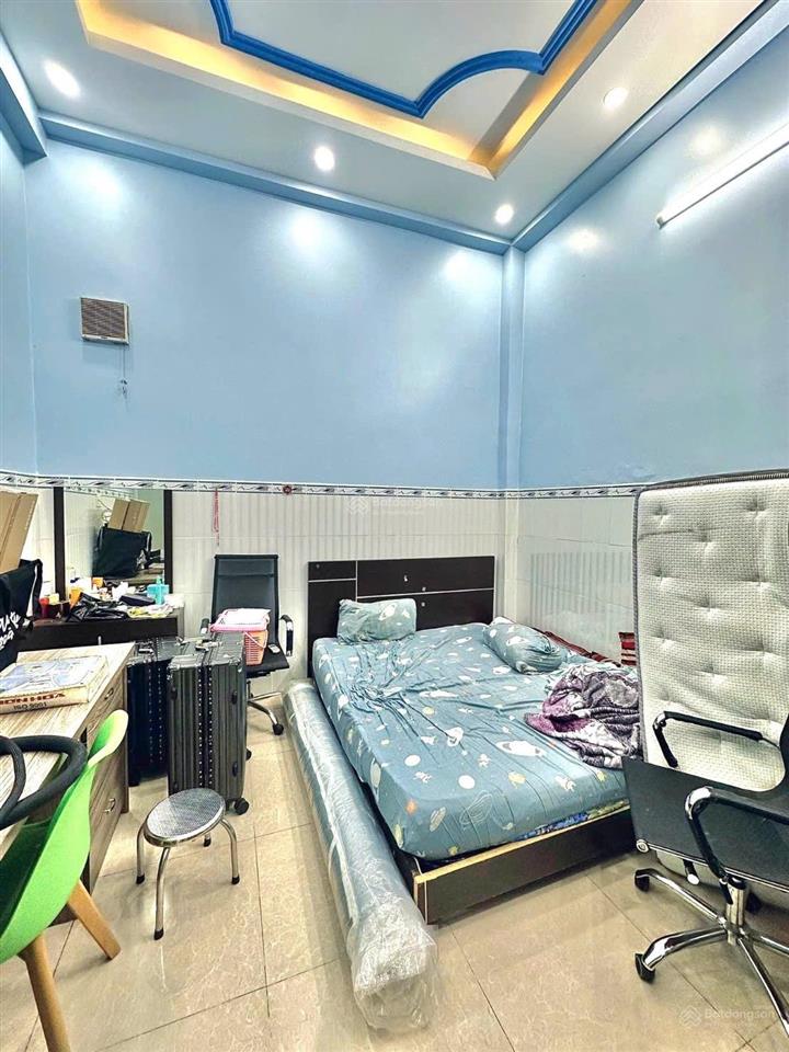 Bán nhà đẹp sát tỉn.h lộ 10  kh.u tê.n lử.a  ôtô vào ngủ  4pn  ( 5.2x21m )