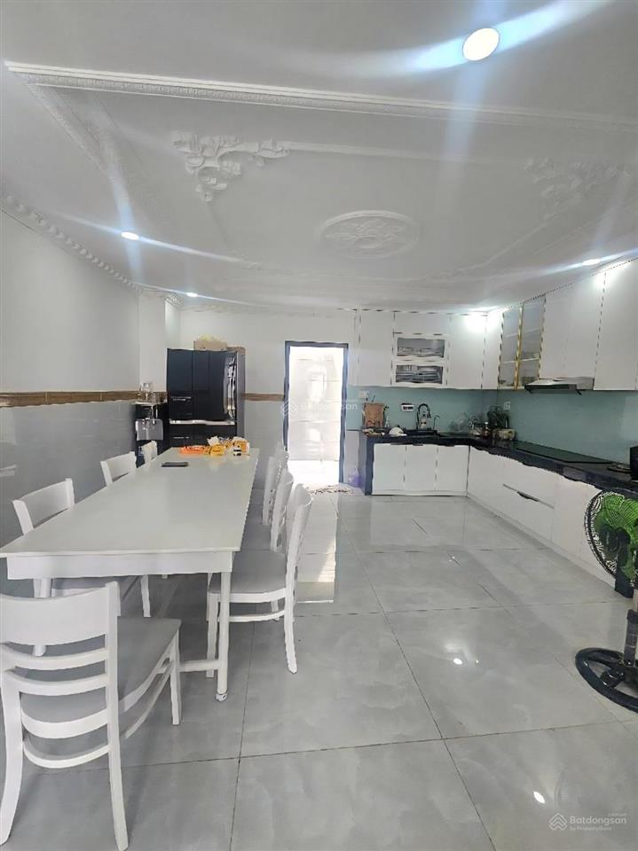 Bán nhà đẹp cạnh tâ.n kỳ tân quý  hẻm xe hơi  ( 5.2x14m )