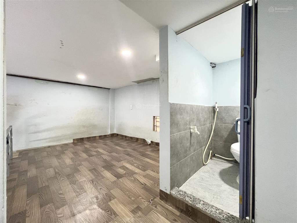 Cho thuê căn gác 40m2 trệt lầu 2wc nội thất cơ bản 4ng4xe đường 3/2 gần đh kinh tế ueh quận 10