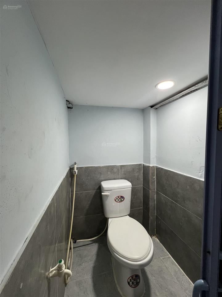 Cho thuê căn gác 40m2 trệt lầu 2wc nội thất cơ bản 4ng4xe đường 3/2 gần đh kinh tế ueh quận 10
