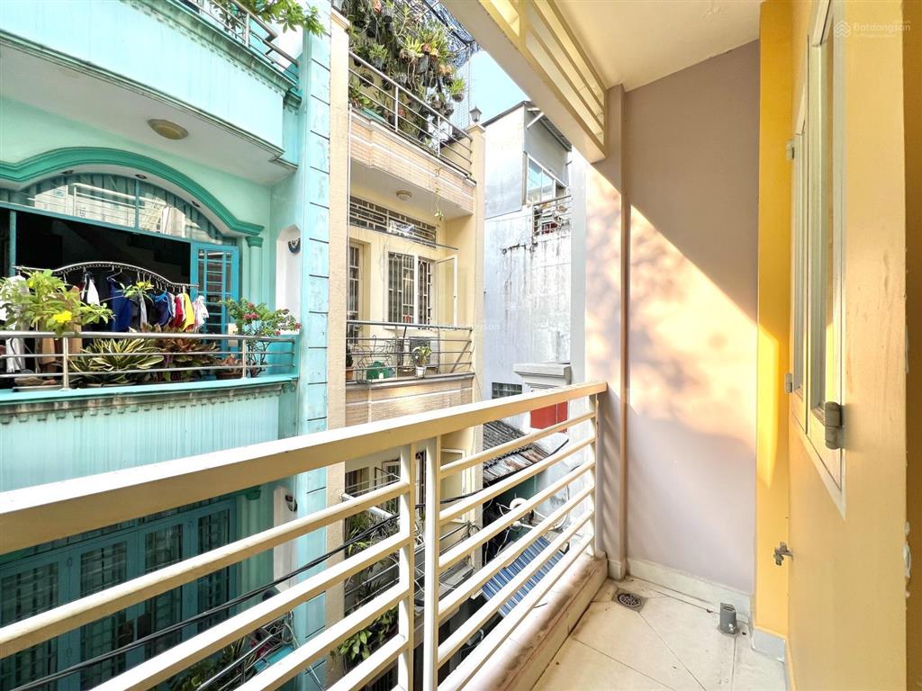 Căn hộ studio balcon 40m2 balcon lớn trống xa bếp tiện decor ngay chợ bàn cờ quận 3