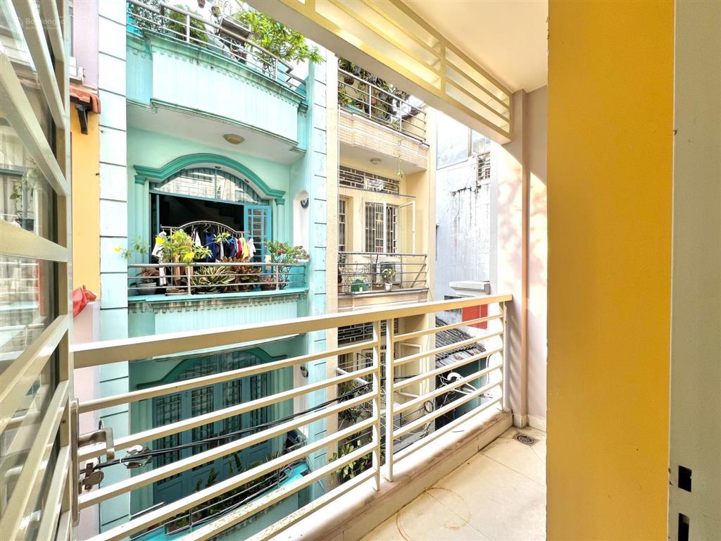Căn hộ studio balcon 40m2 balcon lớn trống xa bếp tiện decor ngay chợ bàn cờ quận 3