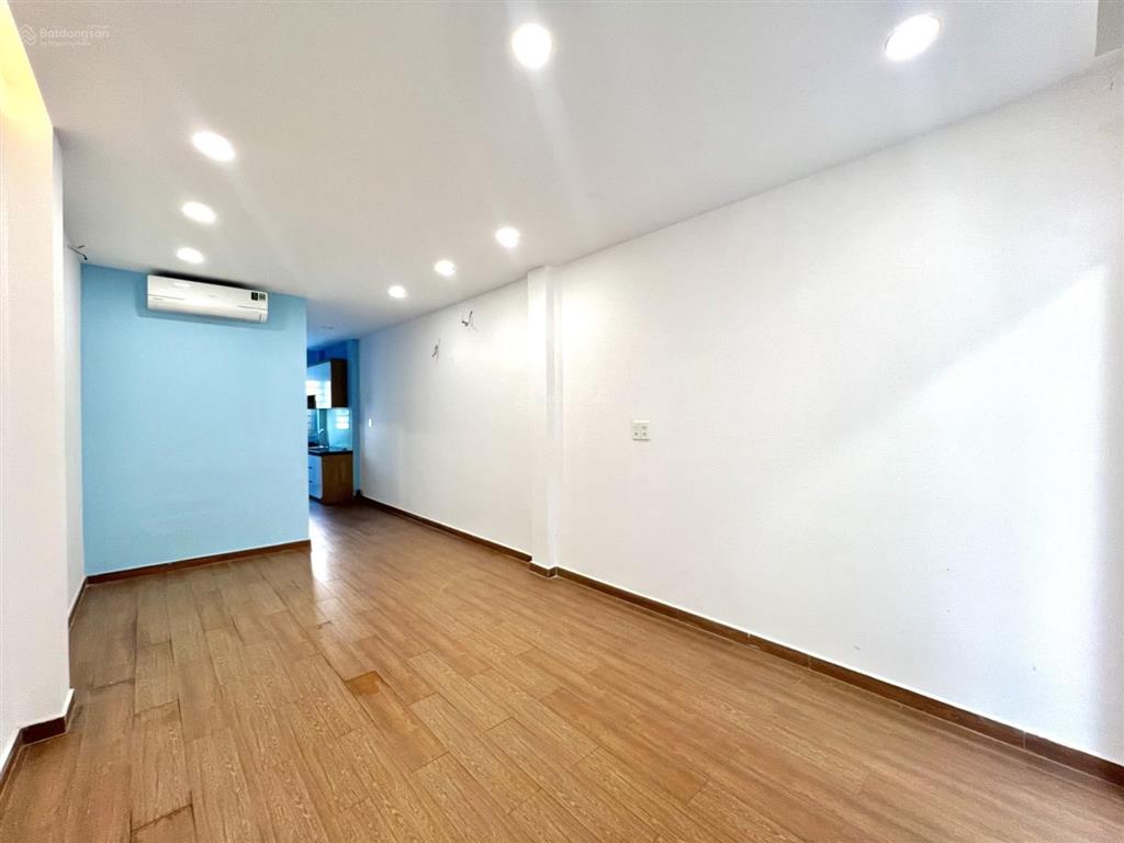 Căn hộ studio balcon 40m2 balcon lớn trống xa bếp tiện decor ngay chợ bàn cờ quận 3