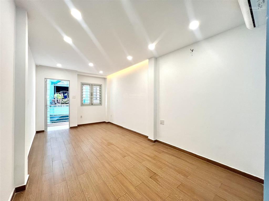 Căn hộ studio balcon 40m2 balcon lớn trống xa bếp tiện decor ngay chợ bàn cờ quận 3