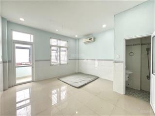 Cho thuê phòng balcon 25m2 full nội thất, ở đông được, mặt tiền ngay cv lê thị riêng q10