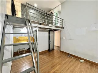 Cho thuê phòng gác trệt lầu cửa sổ 40m2 2wc có nội thất gác 1m9 ngay ba tháng hai q10