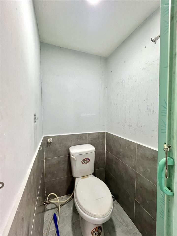 Cho thuê phòng gác trệt lầu cửa sổ 40m2 2wc có nội thất gác 1m9 ngay ba tháng hai q10
