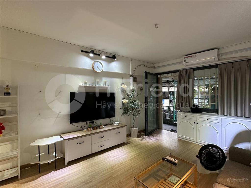 Chung cư cũ1pn tách bếp 50m2vintage phù hợp airbnbngay hoà hảo đh kinh tế ueh quận 10