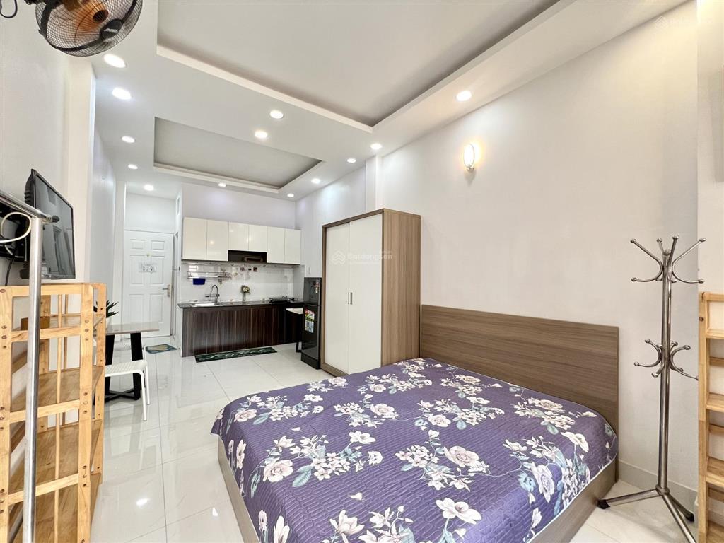 Cho thuê căn hộ balcony luxury 32m2 ngay điện biên phủ vòng xoay dân chủ toà nhà viettel quận 10