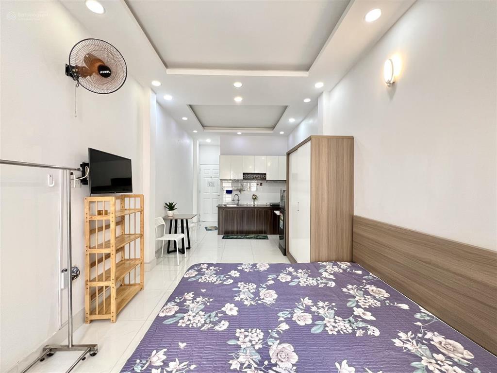 Cho thuê căn hộ balcony luxury 32m2 ngay điện biên phủ vòng xoay dân chủ toà nhà viettel quận 10