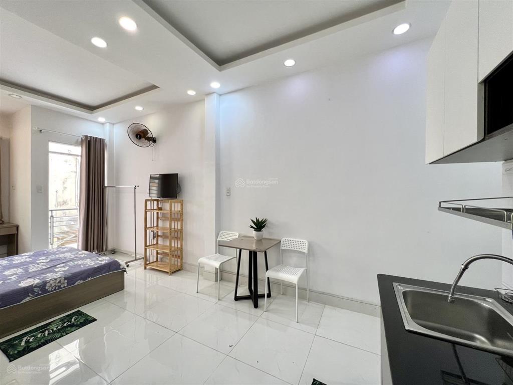 Cho thuê căn hộ balcony luxury 32m2 ngay điện biên phủ vòng xoay dân chủ toà nhà viettel quận 10