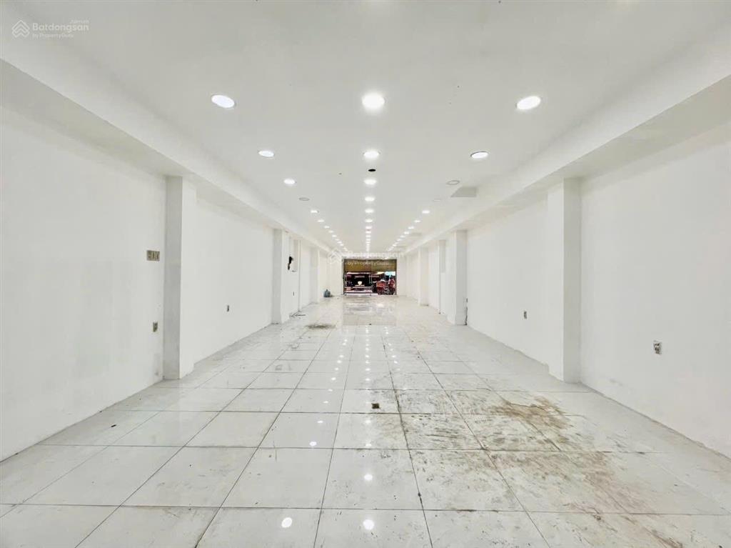 Mặt bằng mặt tiền âu cơ q.tb 150m2 6x25m, kinh doanh tự do, nở hậu, có vỉa hè để xe, wc riêng