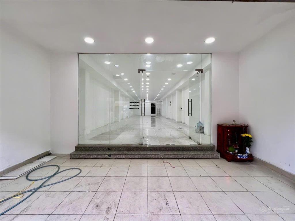 Mặt bằng mặt tiền âu cơ q.tb 150m2 6x25m, kinh doanh tự do, nở hậu, có vỉa hè để xe, wc riêng