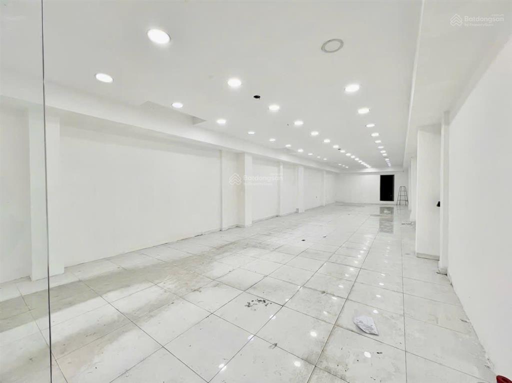 Mặt bằng mặt tiền âu cơ q.tb 150m2 6x25m, kinh doanh tự do, nở hậu, có vỉa hè để xe, wc riêng