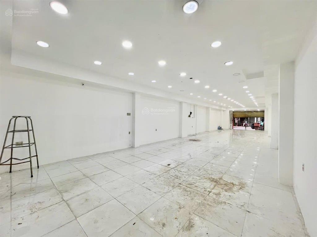 Mặt bằng mặt tiền âu cơ q.tb 150m2 6x25m, kinh doanh tự do, nở hậu, có vỉa hè để xe, wc riêng