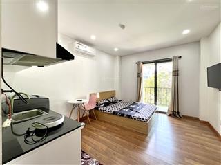 Cho thuê căn hộ studio balcon thoáng 30m2, thang máy hầm xe máy giặt riêng ngay 3/2 đh kinh tế ueh