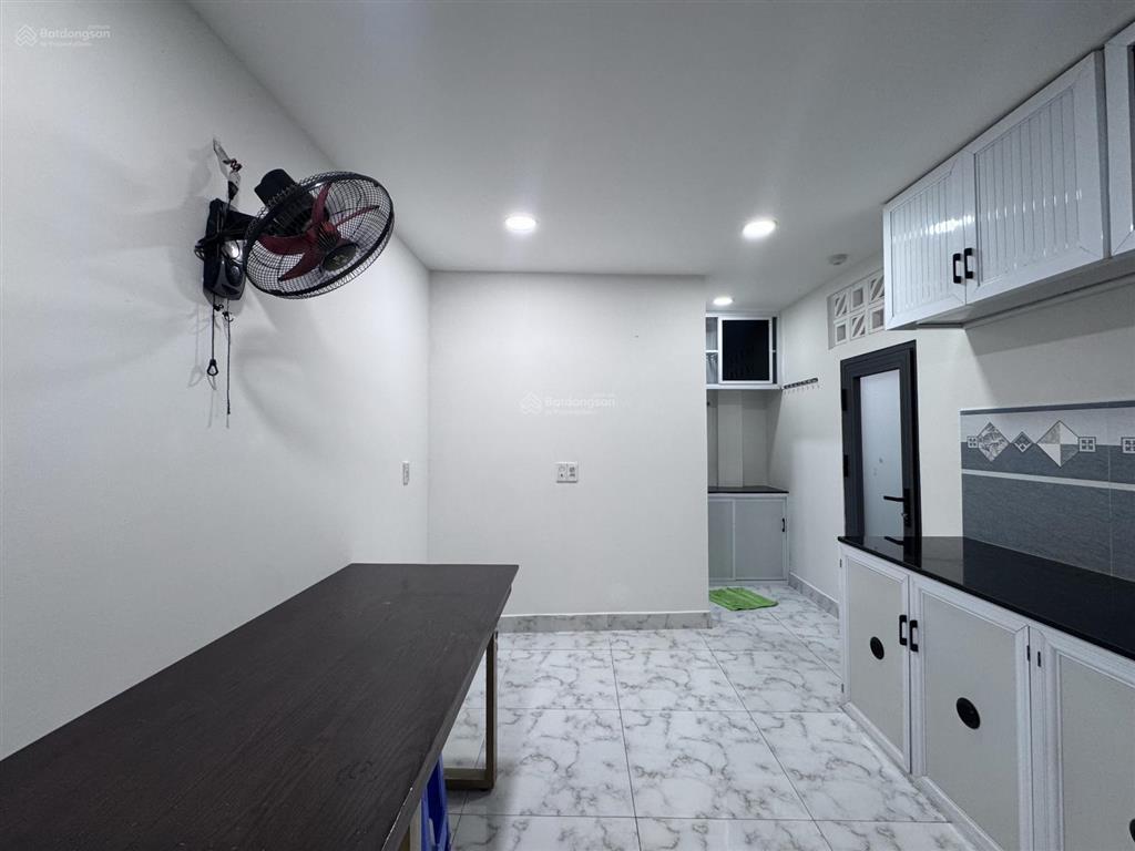 Cho thuê phòng trệt 15m² có nội thất, bếp lớn lối đi riêng phù hợp kinh doanh online, ngay hòa hảo