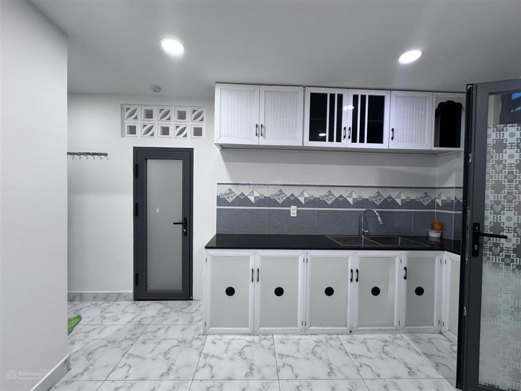 Cho thuê phòng trệt 15m² có nội thất, bếp lớn lối đi riêng phù hợp kinh doanh online, ngay hòa hảo