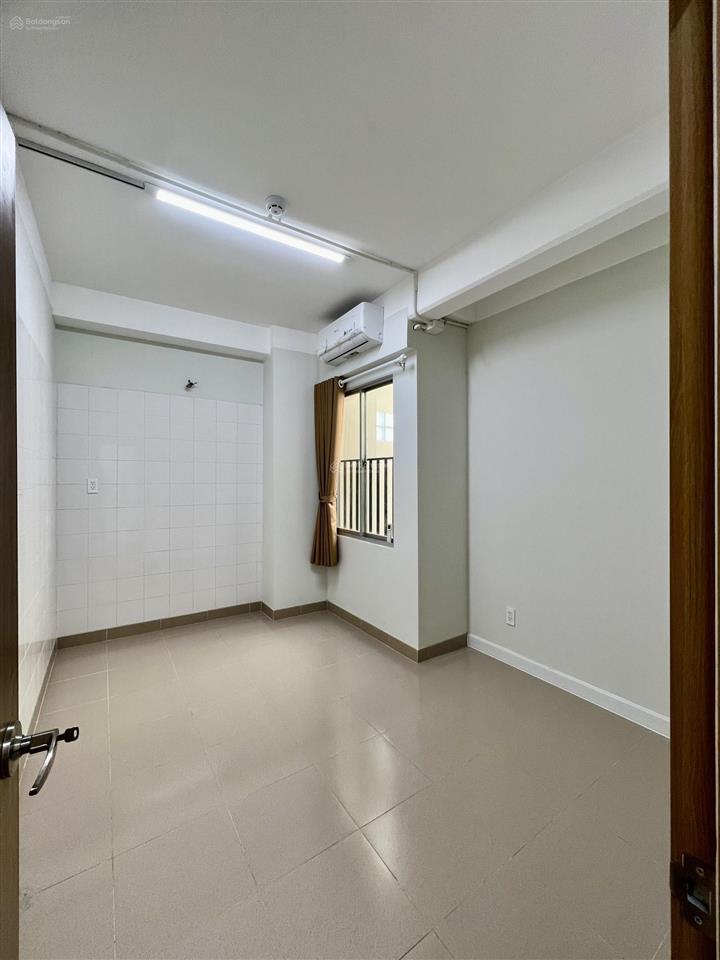 Giá cạnh tranh q10! chung cư 2pn 2wc 80m2 balcon lớn nội thất cơ bản, 4ng4xe bảo vệ hầm xe ngay công vien