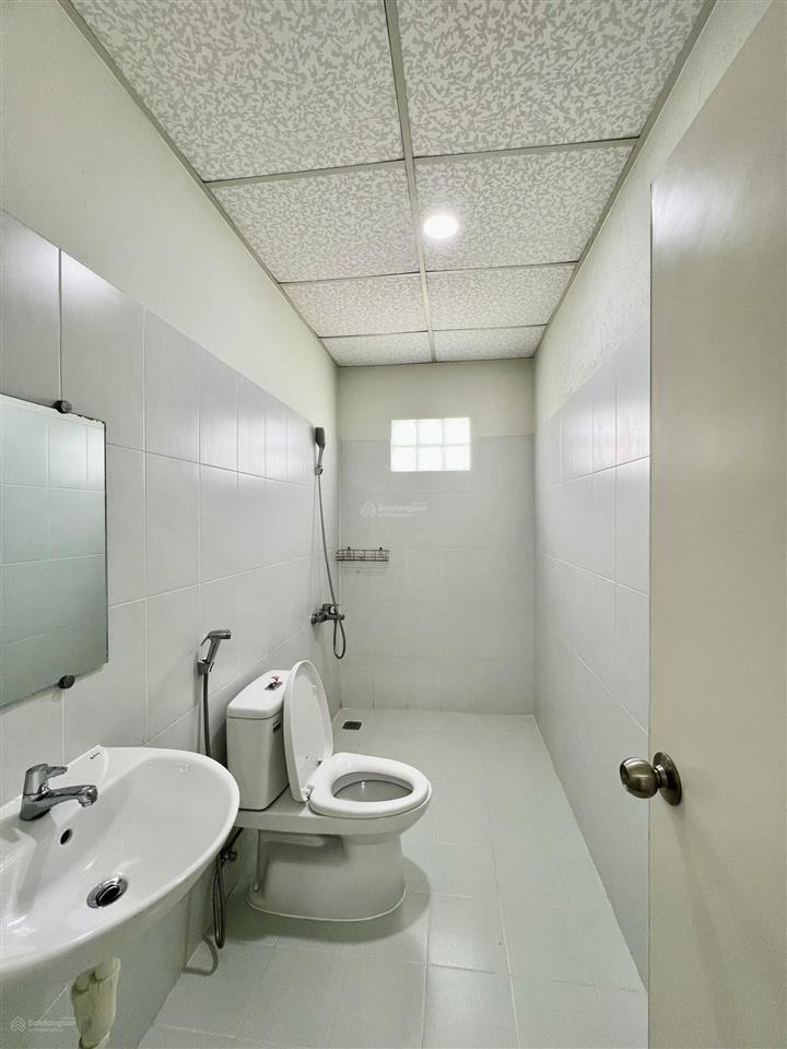 Giá cạnh tranh q10! chung cư 2pn 2wc 80m2 balcon lớn nội thất cơ bản, 4ng4xe bảo vệ hầm xe ngay công vien