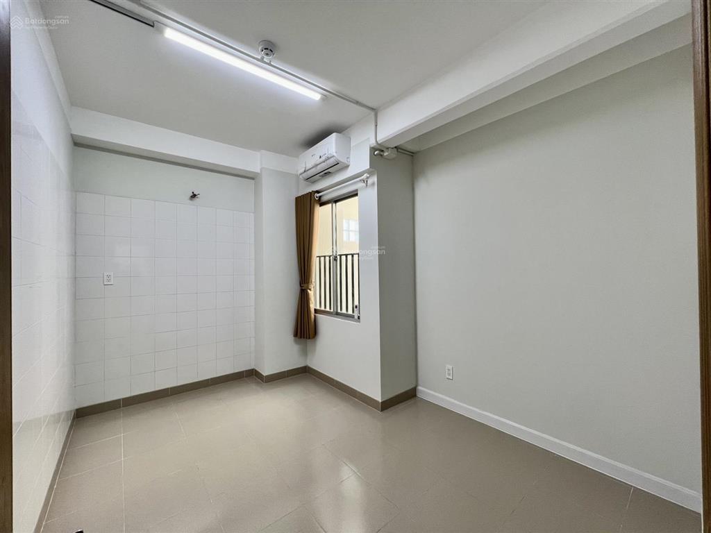Giá cạnh tranh q10! chung cư 2pn 2wc 80m2 balcon lớn nội thất cơ bản, 4ng4xe bảo vệ hầm xe ngay công vien