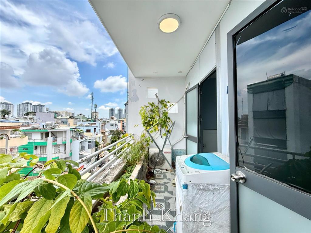 Cho thuê phòng 2pn 4ng4xe 45m2 balcon lớn full nội thất mgiặt riêng ngay mặt tiền ntl sát ueh q10