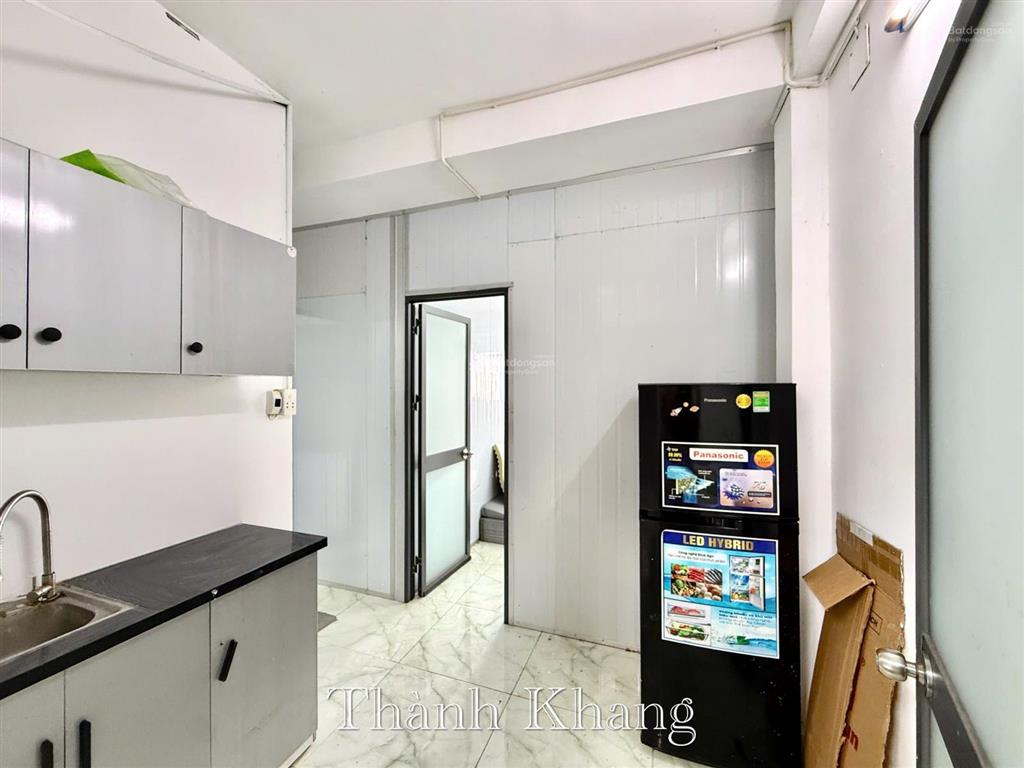 Cho thuê phòng 2pn 4ng4xe 45m2 balcon lớn full nội thất mgiặt riêng ngay mặt tiền ntl sát ueh q10