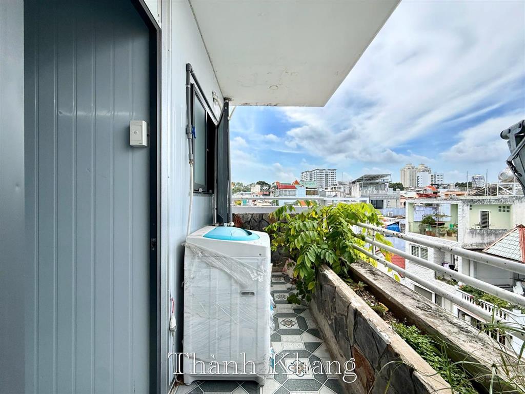 Cho thuê phòng 2pn 4ng4xe 45m2 balcon lớn full nội thất mgiặt riêng ngay mặt tiền ntl sát ueh q10
