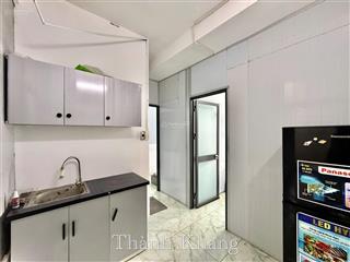 Cho thuê phòng 2pn 4ng4xe 45m2 balcon lớn full nội thất mgiặt riêng ngay mặt tiền ntl sát ueh q10