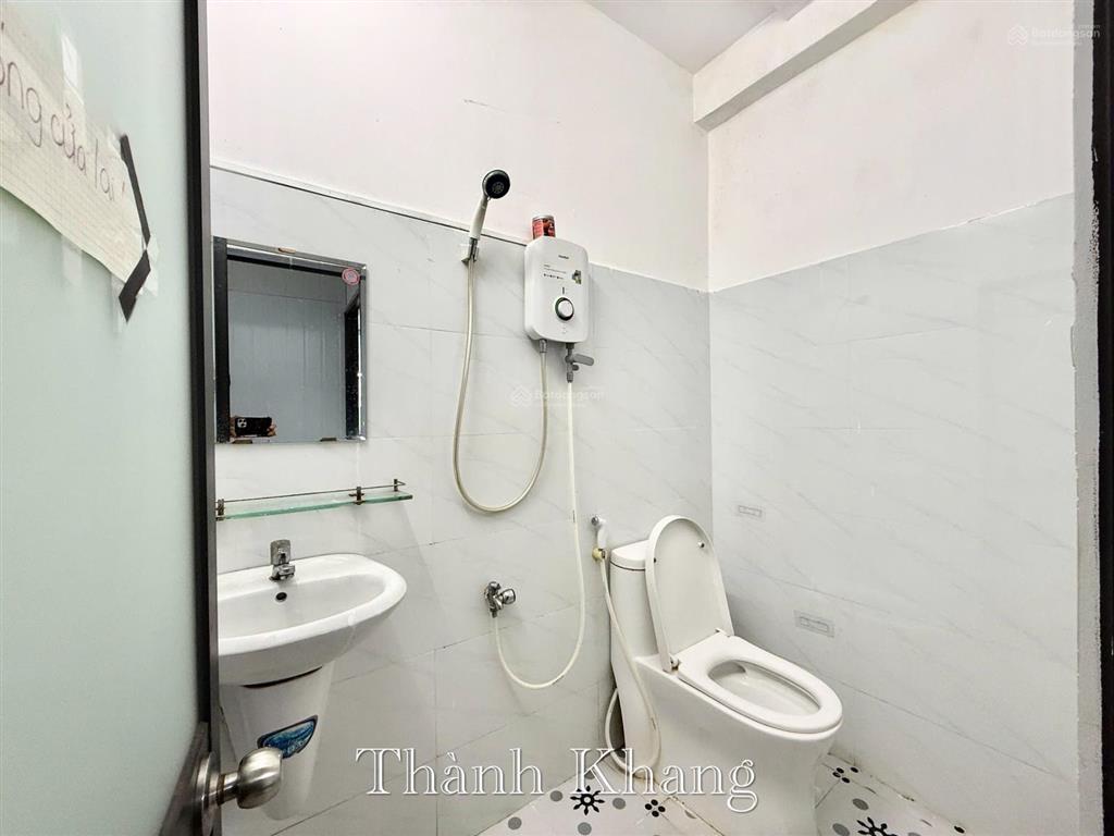 Cho thuê phòng 2pn 4ng4xe 45m2 balcon lớn full nội thất mgiặt riêng ngay mặt tiền ntl sát ueh q10
