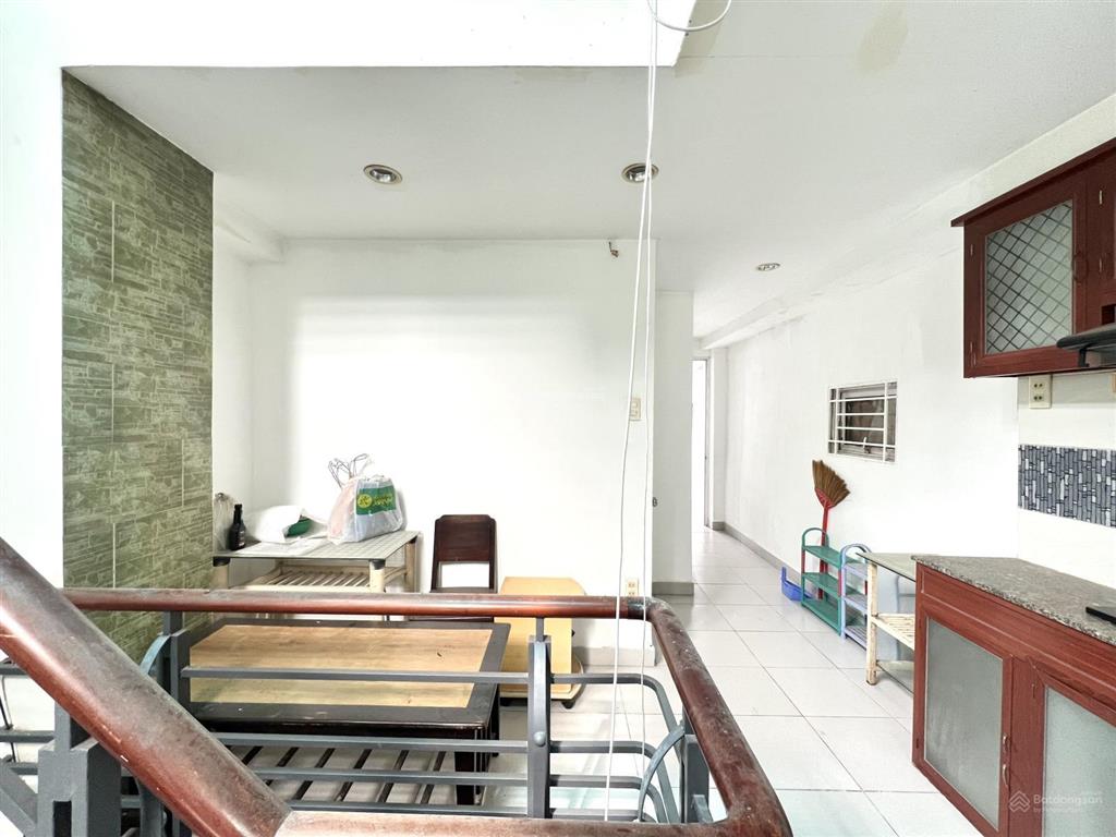 Cho thuê nguyên tầng 50m2 2pn ntcb balcon 4ng3xe ngay gần đh bách khoa, đh kinh tế ueh q10