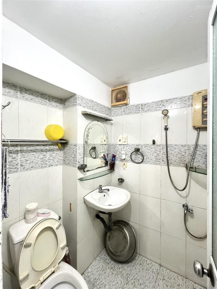 Cho thuê nguyên tầng 50m2 2pn ntcb balcon 4ng3xe ngay gần đh bách khoa, đh kinh tế ueh q10