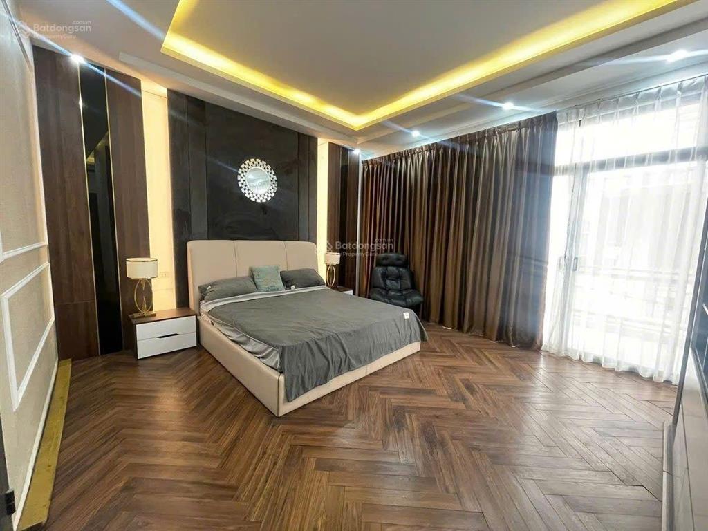 Chính chủ bán nhà phân lô ô tô đỗ cửa phố nguyễn văn cừ , long biên ! dt 132 m ,5 tầng , mt 8 m