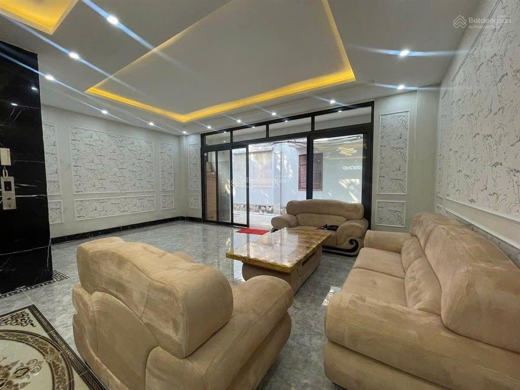 Chính chủ bán nhà phân lô ô tô đỗ cửa phố nguyễn văn cừ , long biên ! dt 132 m ,5 tầng , mt 8 m