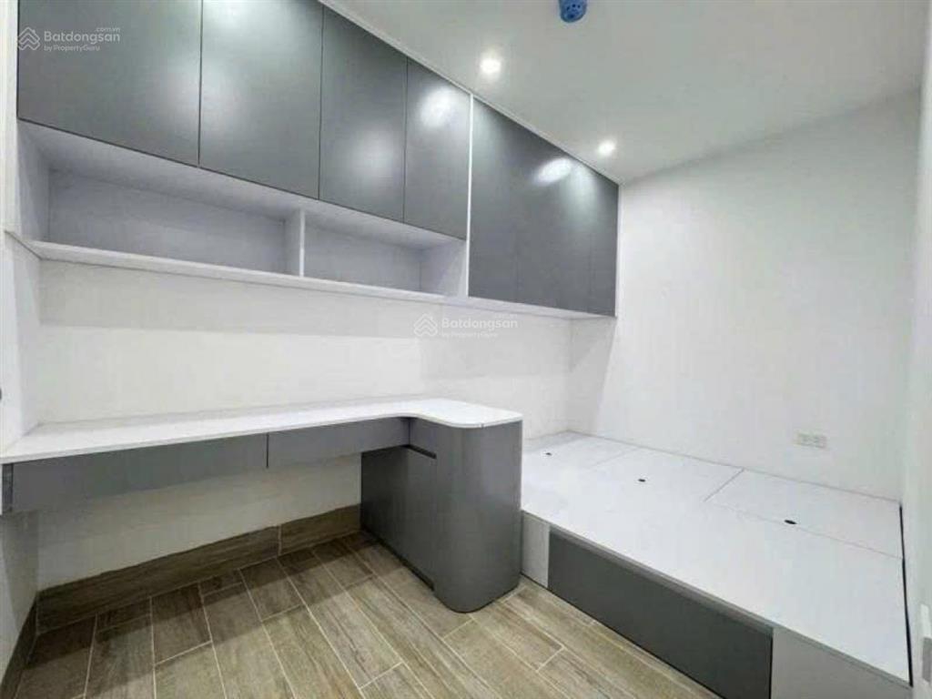 Tòa nhà 8 tầng thang máy thành thái  cầu giấy 160m2 mt 9m  ô tô vào nhà  dòng tiền 1.8 tỷ/ năm