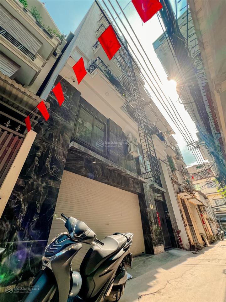 Tòa nhà 8 tầng thang máy thành thái  cầu giấy 160m2 mt 9m  ô tô vào nhà  dòng tiền 1.8 tỷ/ năm