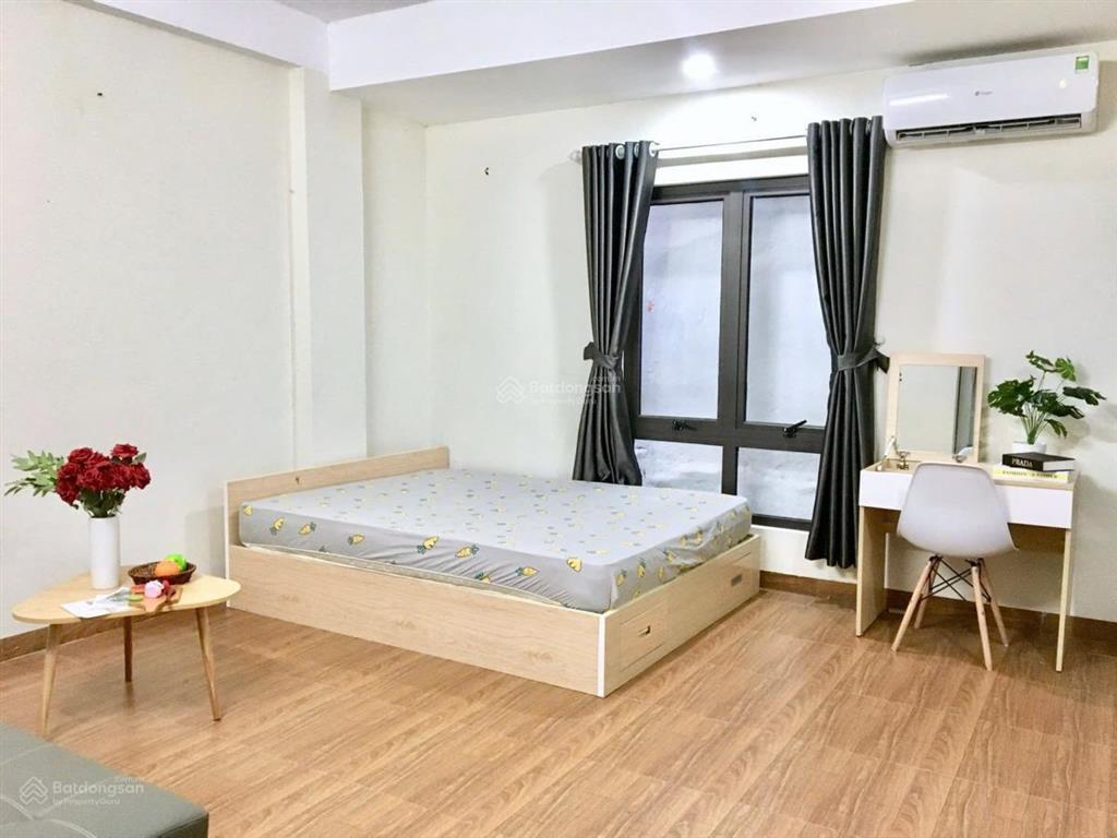 Tòa nhà 8 tầng thang máy thành thái  cầu giấy 160m2 mt 9m  ô tô vào nhà  dòng tiền 1.8 tỷ/ năm