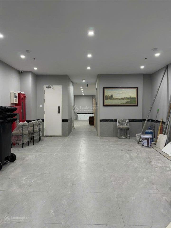 Tòa căn hộ thiết kế cao cấp lõi ba đình 110m2 xây mới 10 tầng có hầm, dt 2,5 tỷ/năm, cách phố 30m