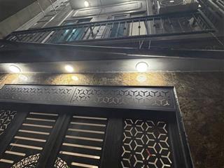 Toà căn hộ dịch vụ cầu giấy. dt 78m2 mt 5m xây mới 7 tầng thang máy  dòng tiền 1.5 tỷ/ năm