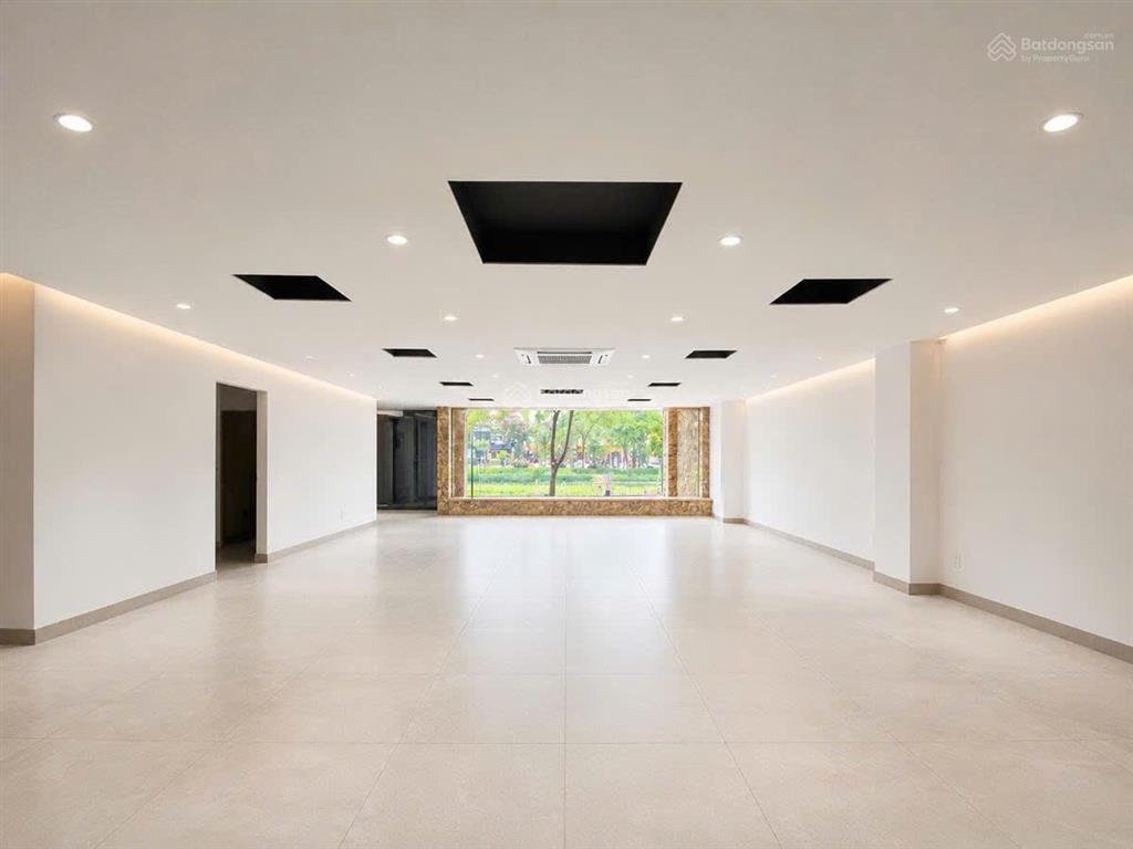 Siêu phẩm mặt phố nguyễn trãi lô góc 2 mặt tiền. dt 188m2 x 11 tầng mt 10m dt 450tr/tháng