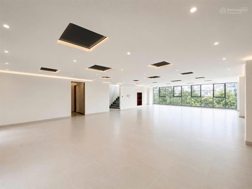 Siêu phẩm mặt phố nguyễn trãi lô góc 2 mặt tiền. dt 188m2 x 11 tầng mt 10m dt 450tr/tháng