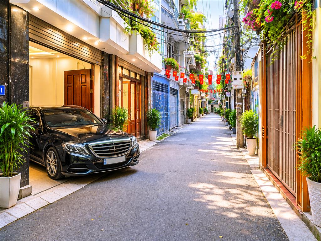 Nhà nguyễn văn huyên 56m2 xây 5 tầng  ngõ thông ô tô  kinh doanh  cách phố 20m  19.5 tỷ