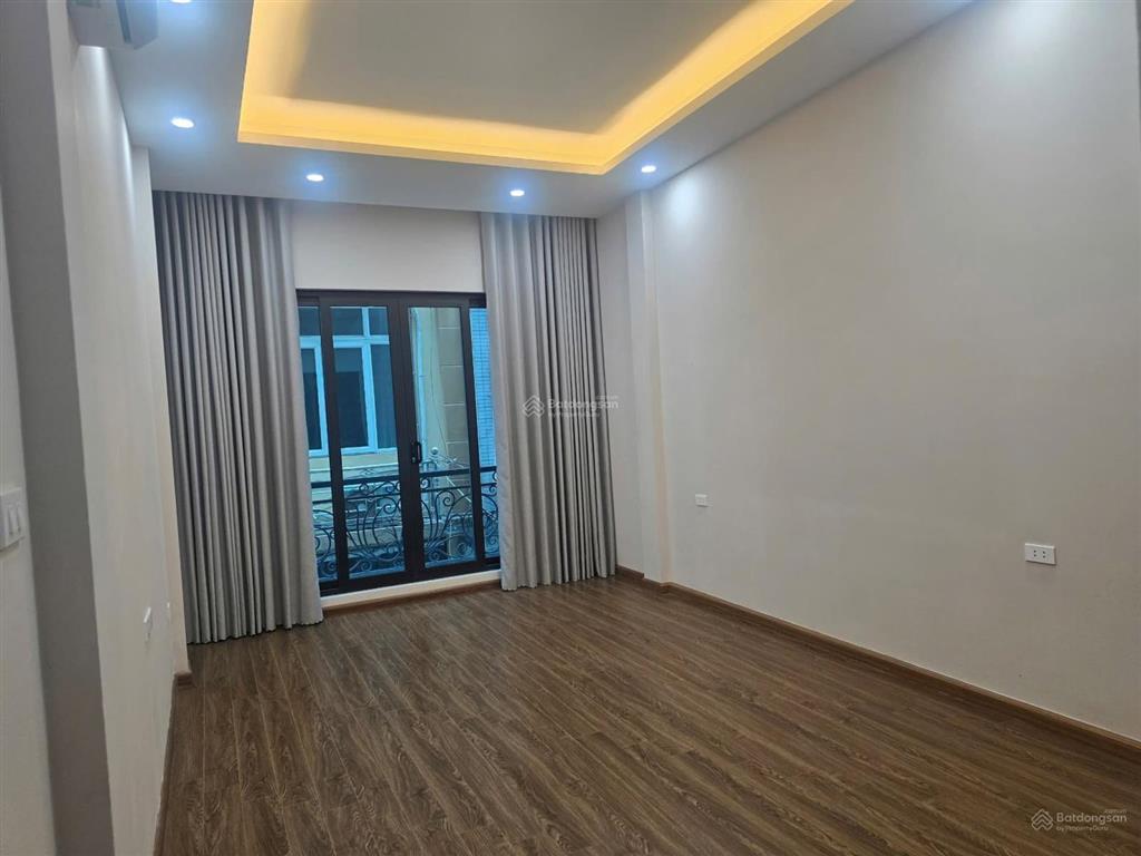 Phân lô nguyễn chí thanh  40m2 x 6 tầng mới thang máy  kinh doanh sầm uất  ô tô tránh chỉ 22 tỷ